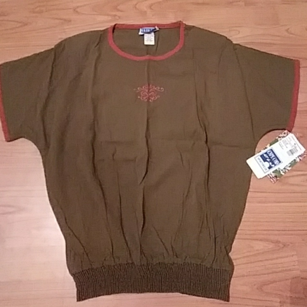 NWT BRAND NEW cinched tee